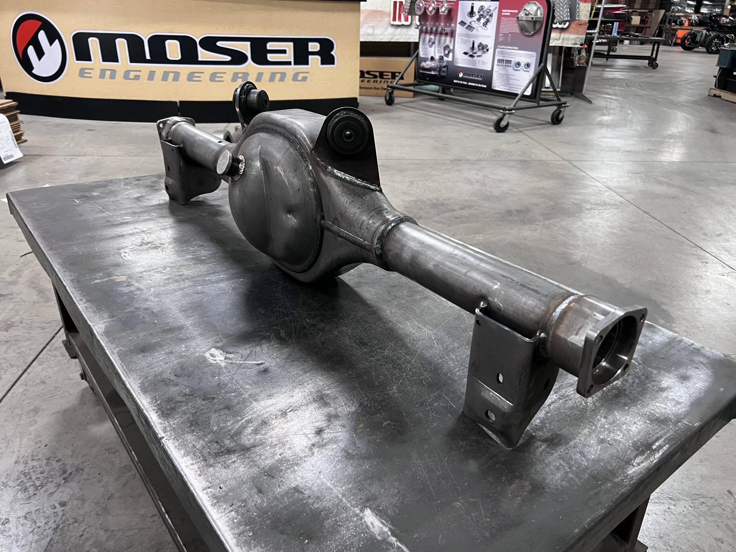 MF TWIN (HORSESHOE TAIL) 中古 1979-1993 Ford Mustang Rear End Axle Assembly 7.5 Housing